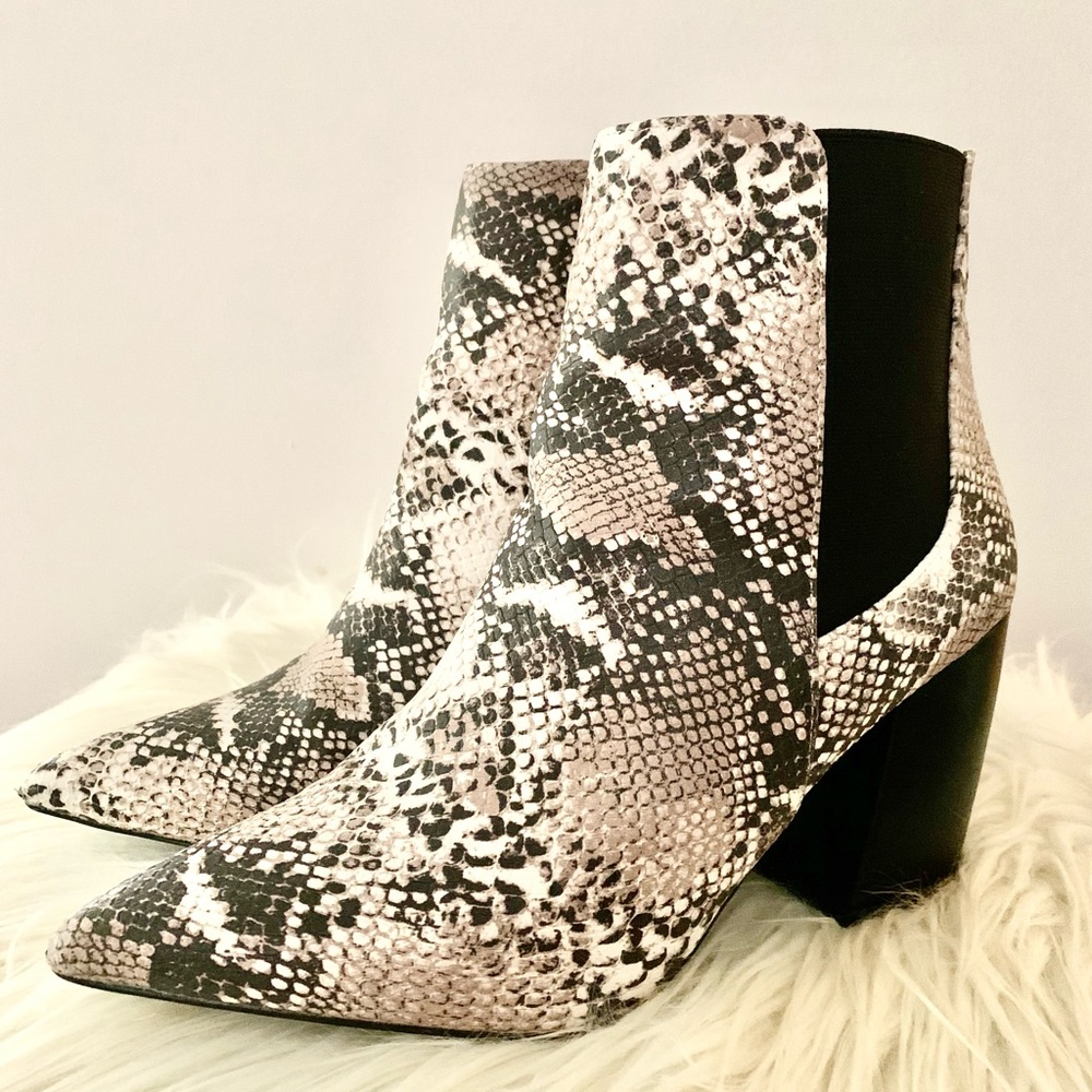 NWOT Qupid Snakeskin Boots